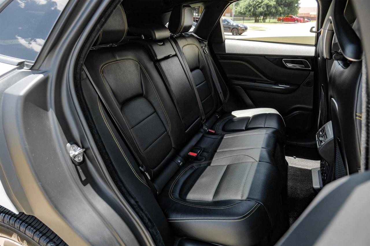 Jaguar F-Pace Vehicle Main Gallery Image 32