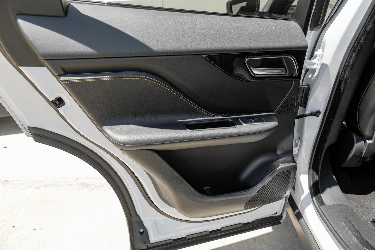 Jaguar F-Pace Vehicle Main Gallery Image 42