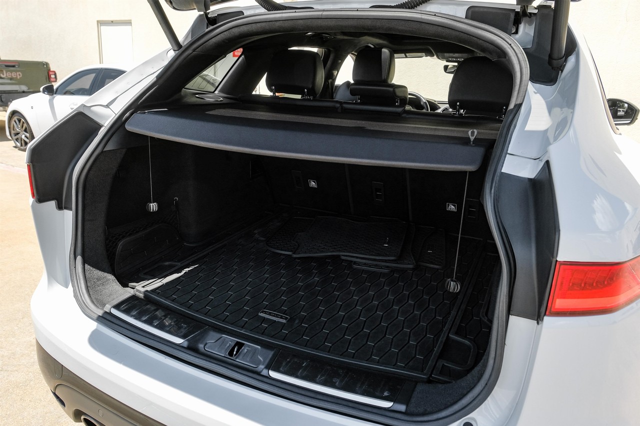 Jaguar F-Pace Vehicle Main Gallery Image 46