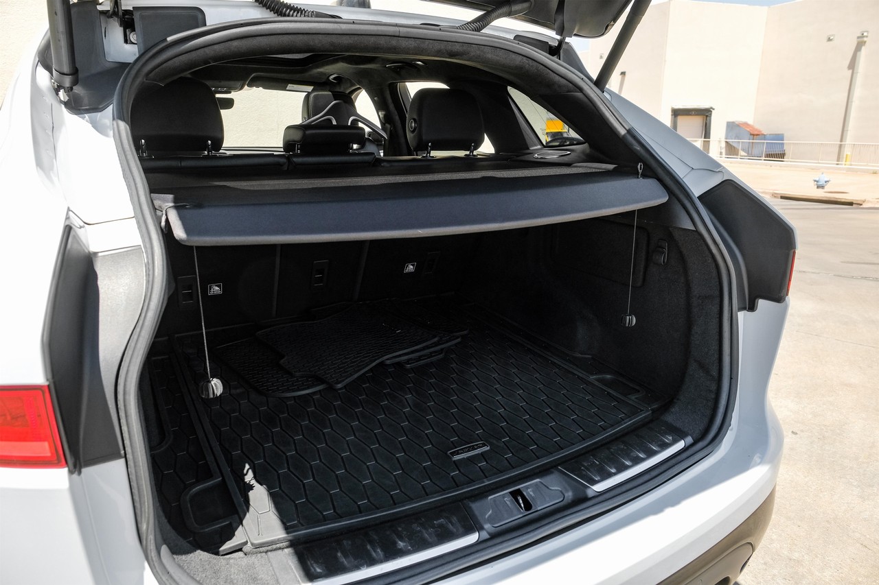 Jaguar F-Pace Vehicle Main Gallery Image 47