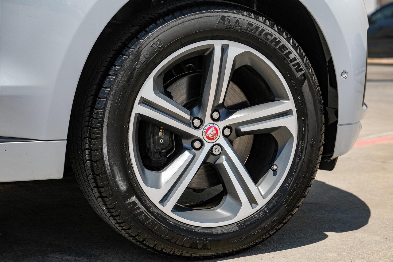 Jaguar F-Pace Vehicle Main Gallery Image 50