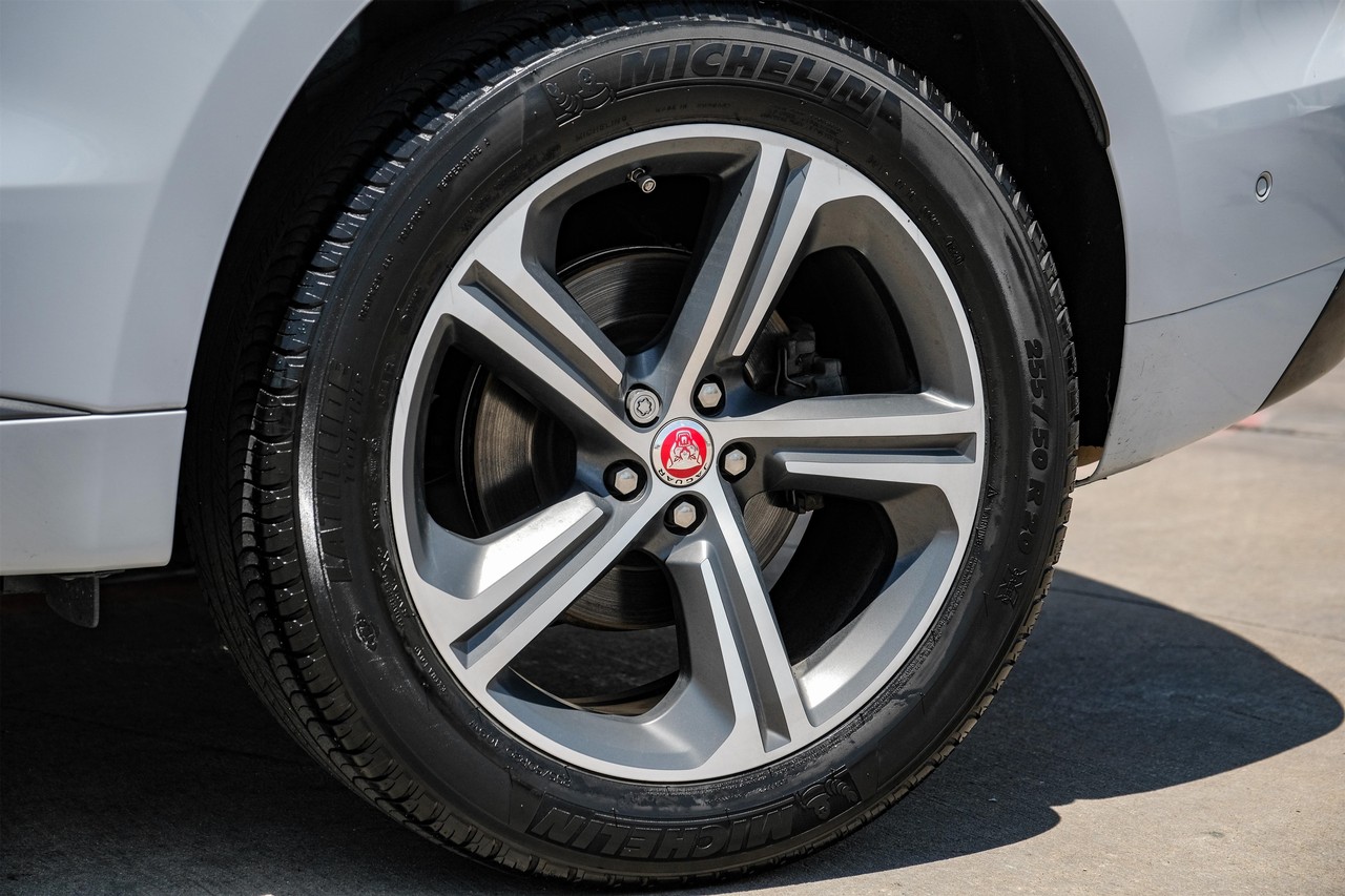Jaguar F-Pace Vehicle Main Gallery Image 52