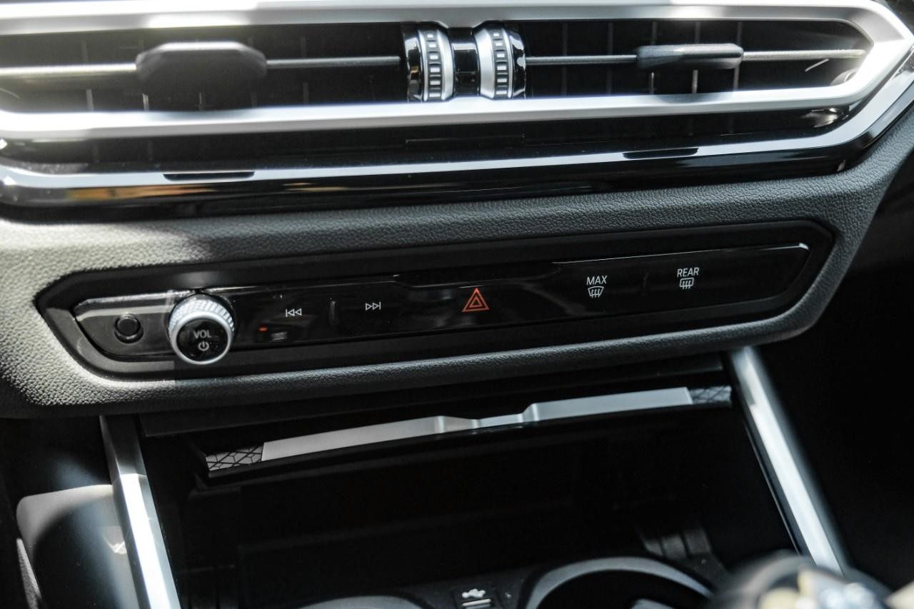 BMW M3 Vehicle Main Gallery Image 25