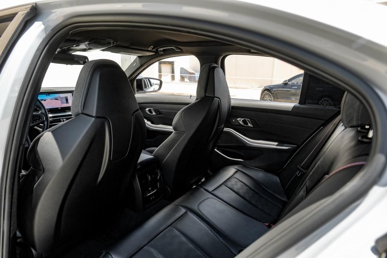 BMW M3 Vehicle Main Gallery Image 34