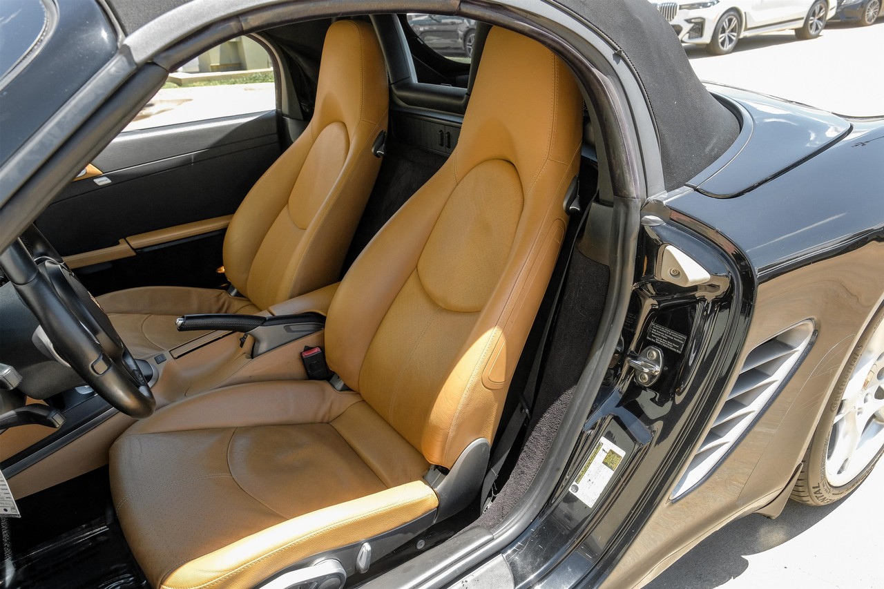 Porsche Boxster Vehicle Main Gallery Image 04