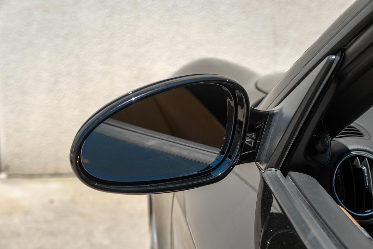 Porsche Boxster Vehicle Main Gallery Image 30