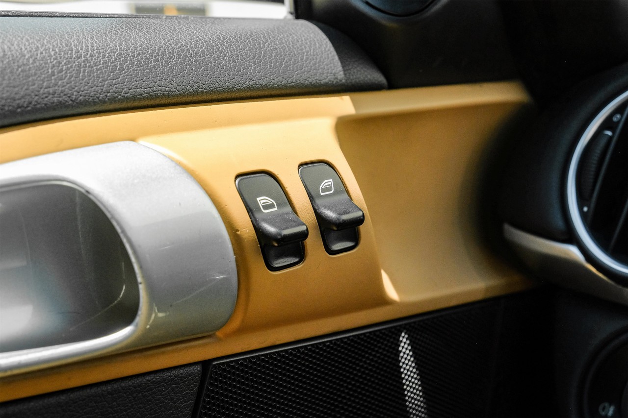 Porsche Boxster Vehicle Main Gallery Image 32