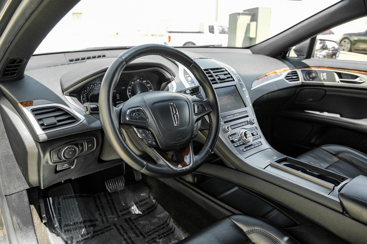 Lincoln MKZ Vehicle Main Gallery Image 03