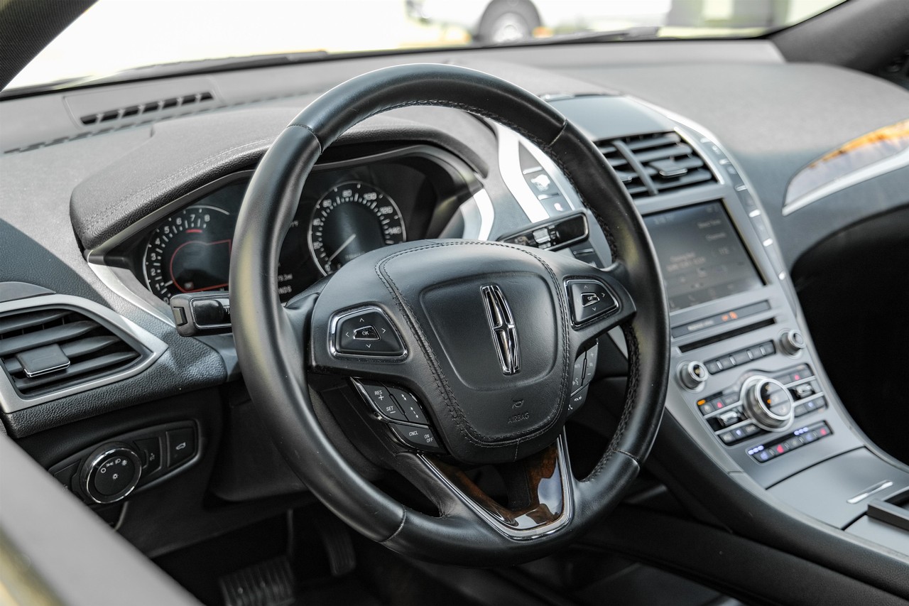 Lincoln MKZ Vehicle Main Gallery Image 14