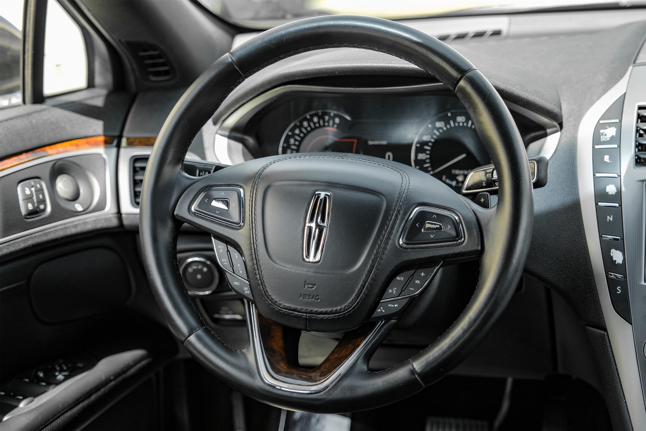 Lincoln MKZ Vehicle Main Gallery Image 15