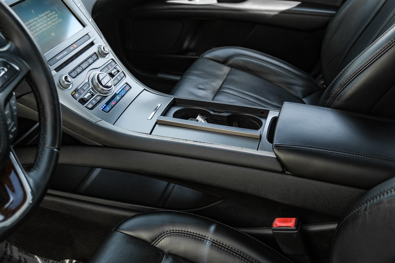 Lincoln MKZ Vehicle Main Gallery Image 23