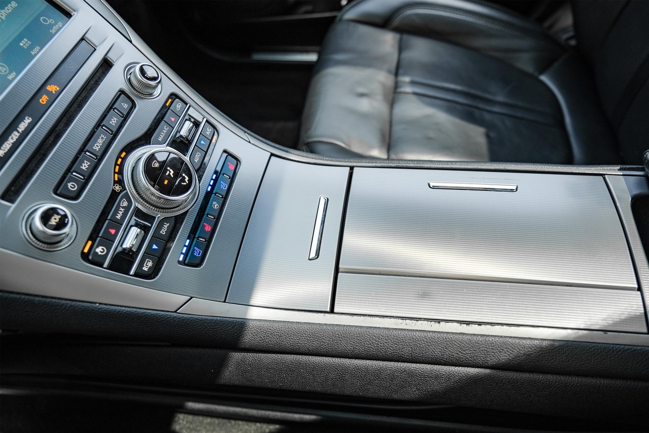 Lincoln MKZ Vehicle Main Gallery Image 24