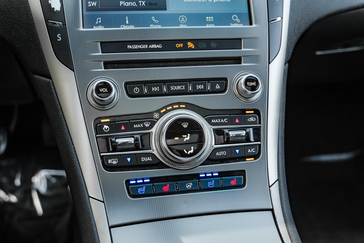 Lincoln MKZ Vehicle Main Gallery Image 25