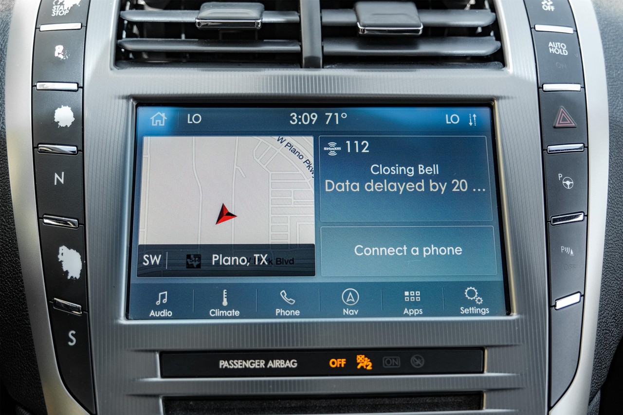 Lincoln MKZ Vehicle Main Gallery Image 26