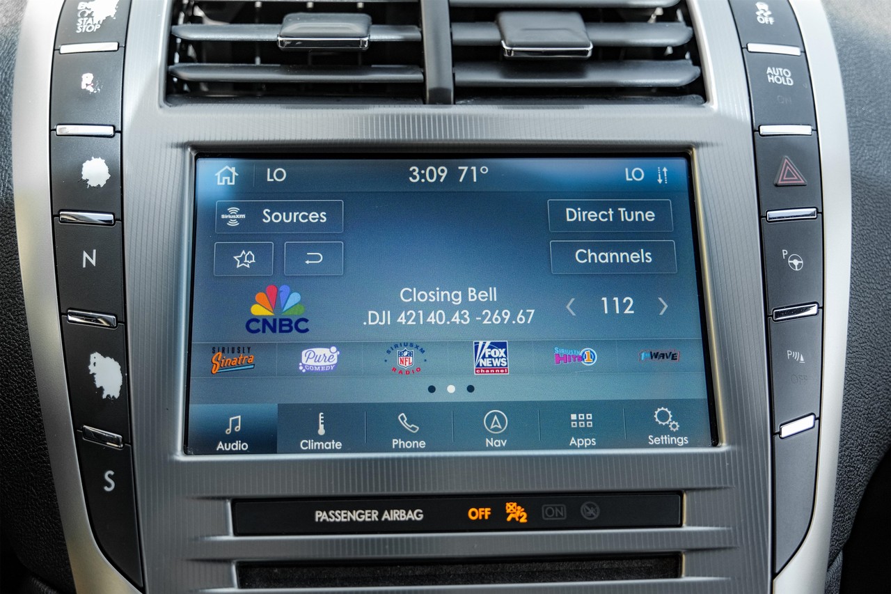Lincoln MKZ Vehicle Main Gallery Image 28