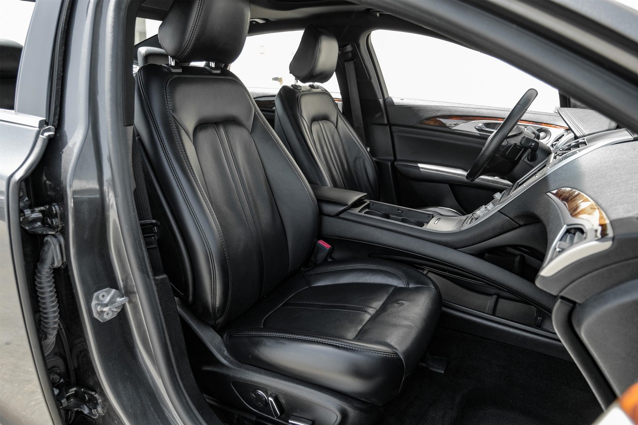 Lincoln MKZ Vehicle Main Gallery Image 30