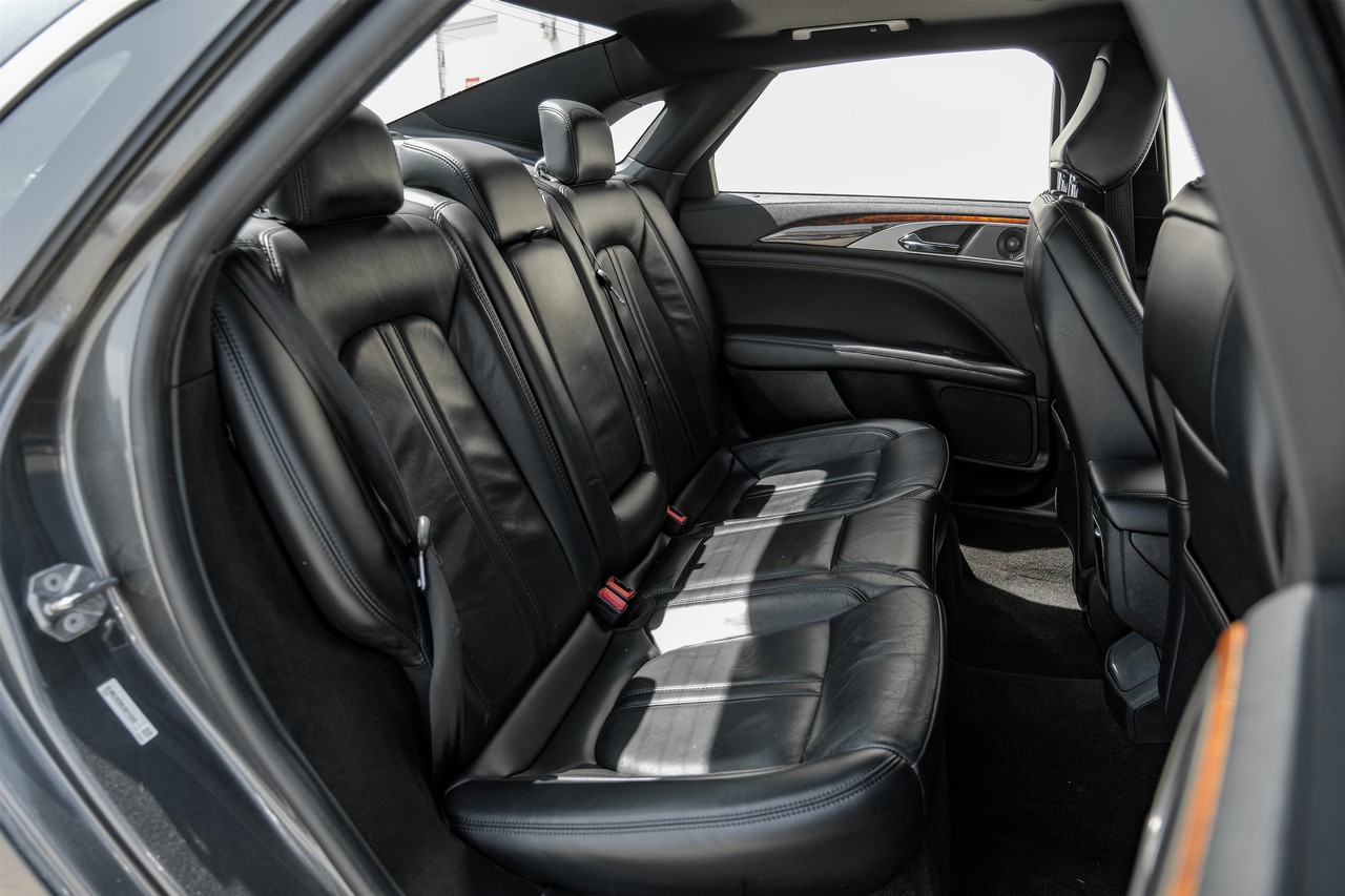 Lincoln MKZ Vehicle Main Gallery Image 31
