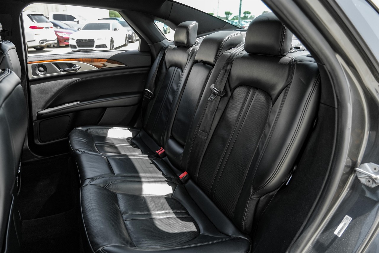 Lincoln MKZ Vehicle Main Gallery Image 34
