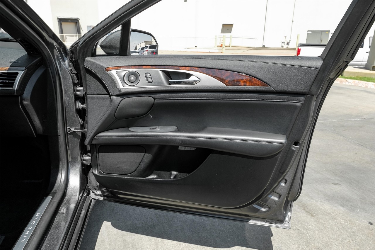 Lincoln MKZ Vehicle Main Gallery Image 38