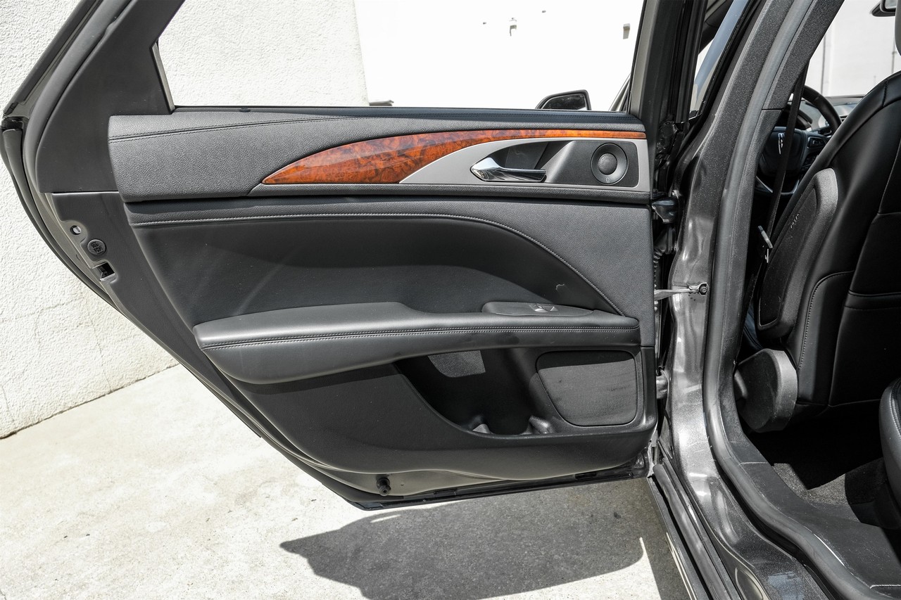 Lincoln MKZ Vehicle Main Gallery Image 39