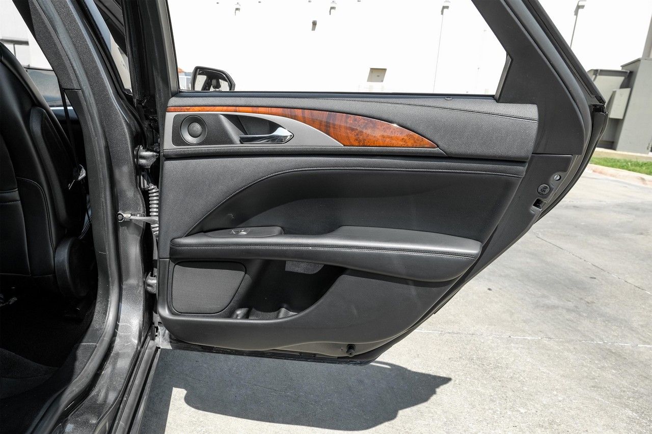 Lincoln MKZ Vehicle Main Gallery Image 40