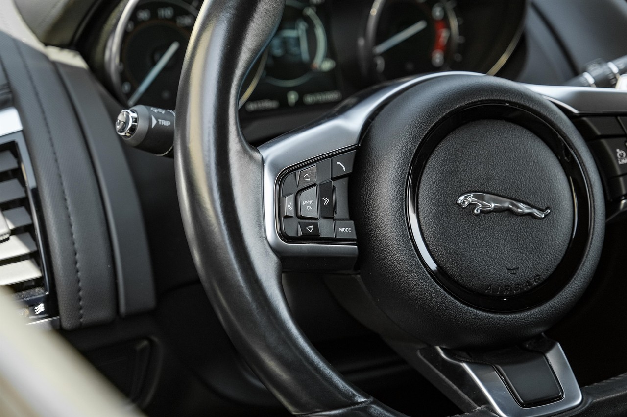 Jaguar F-Type Vehicle Main Gallery Image 14