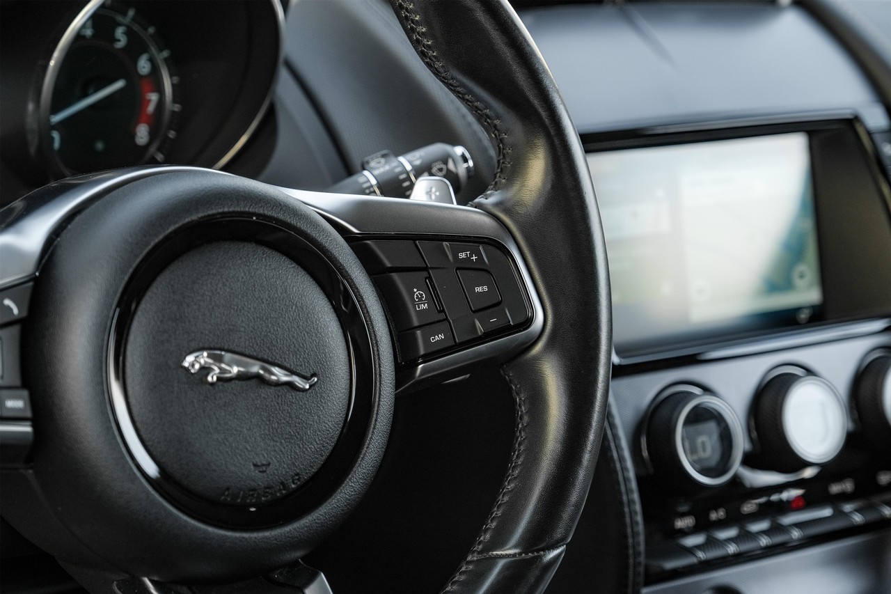 Jaguar F-Type Vehicle Main Gallery Image 15