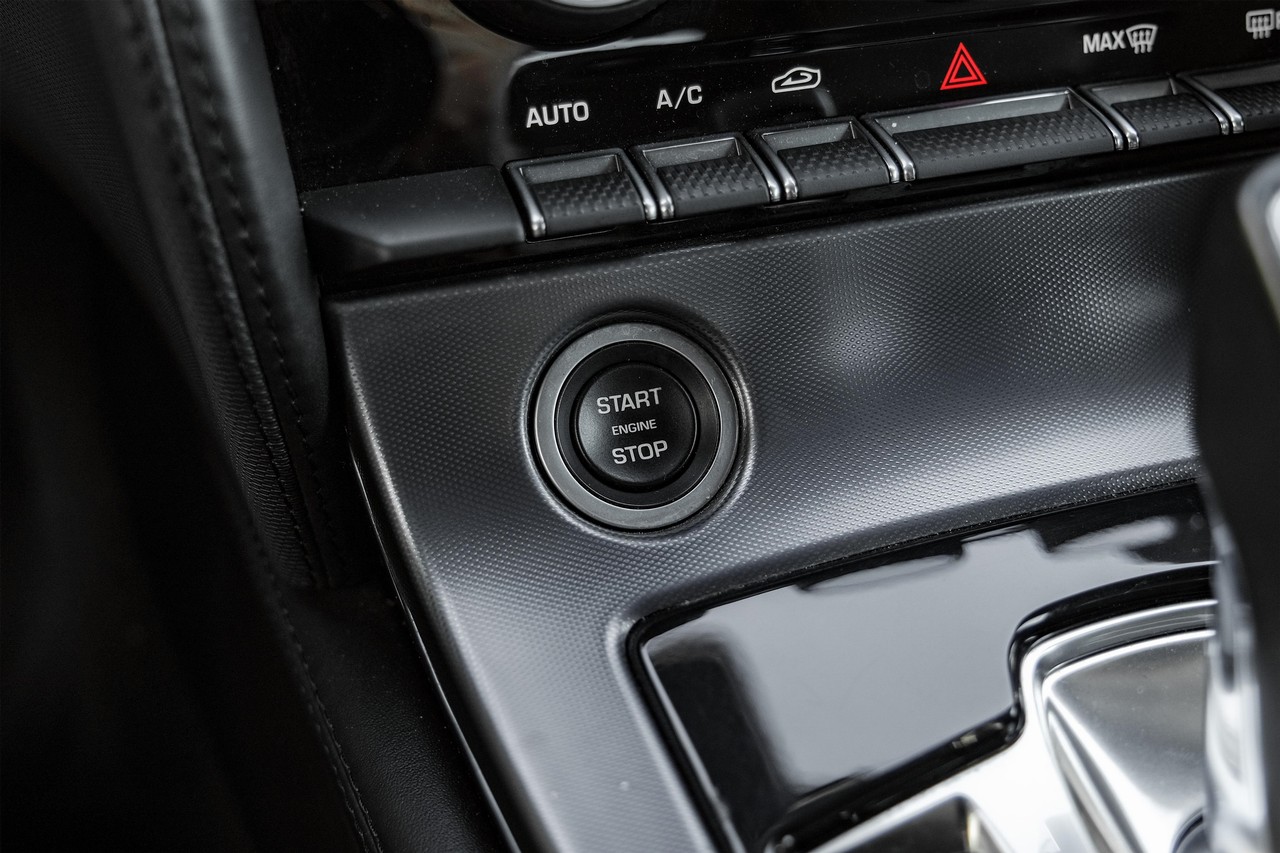 Jaguar F-Type Vehicle Main Gallery Image 18