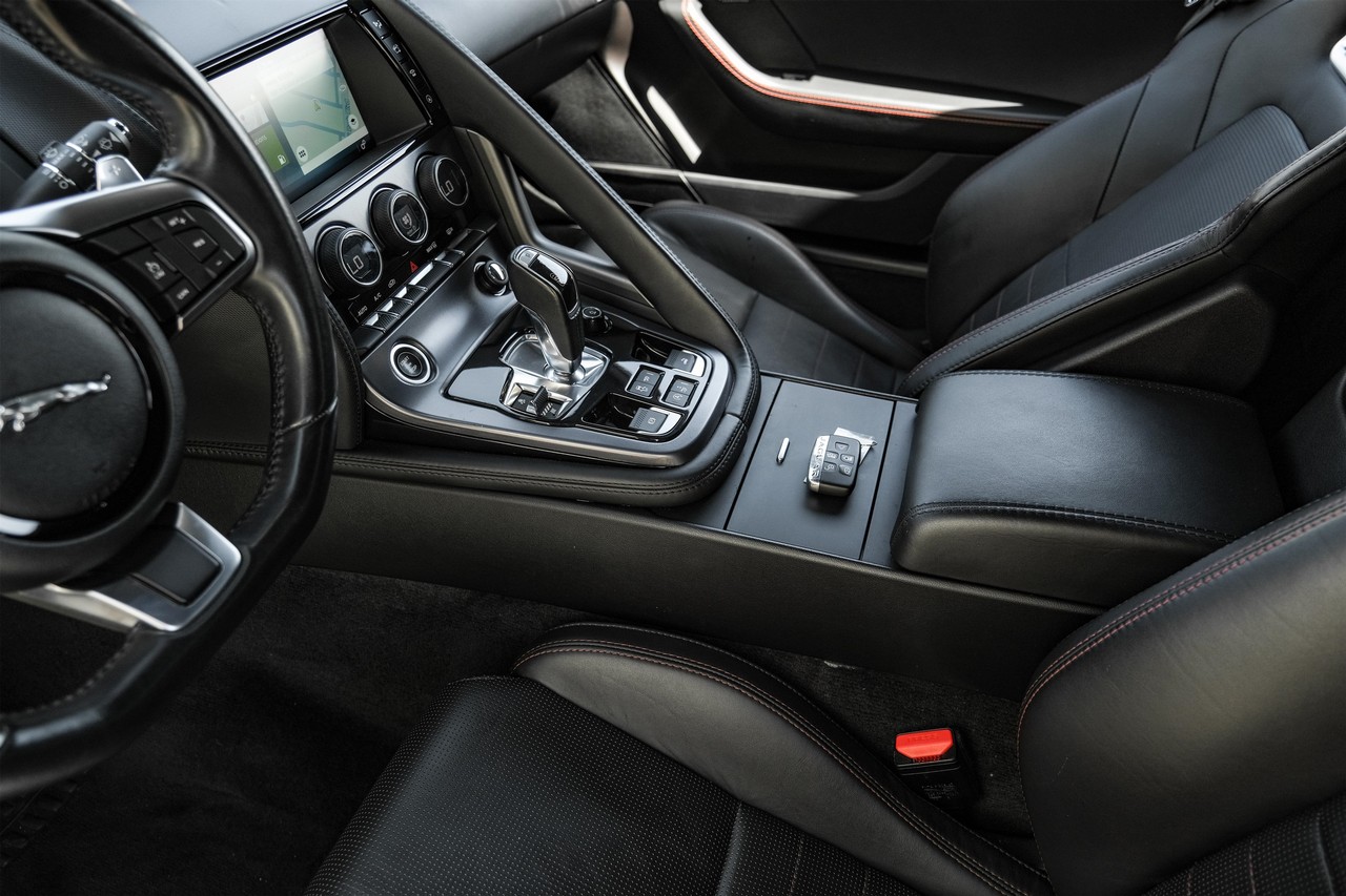 Jaguar F-Type Vehicle Main Gallery Image 21