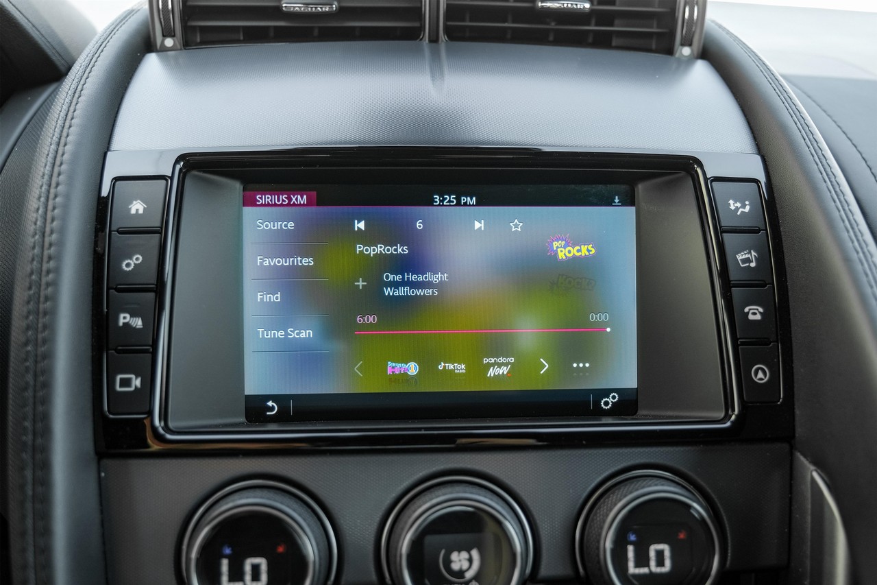 Jaguar F-Type Vehicle Main Gallery Image 25