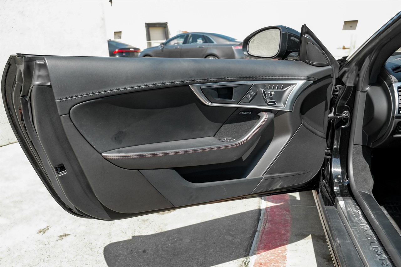 Jaguar F-Type Vehicle Main Gallery Image 31