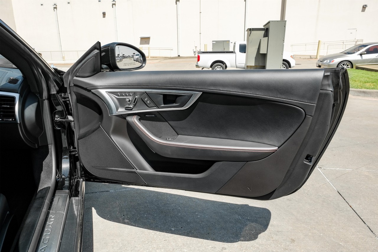 Jaguar F-Type Vehicle Main Gallery Image 35