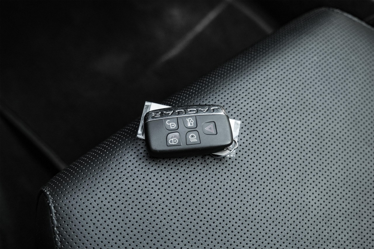 Jaguar F-Type Vehicle Main Gallery Image 44