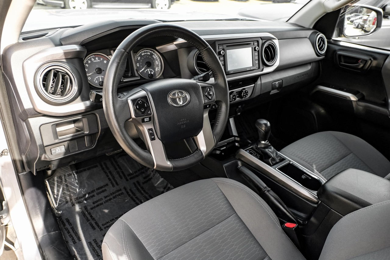 Toyota Tacoma Vehicle Main Gallery Image 03
