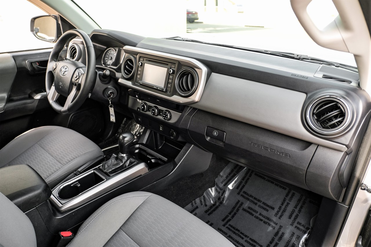 Toyota Tacoma Vehicle Main Gallery Image 11