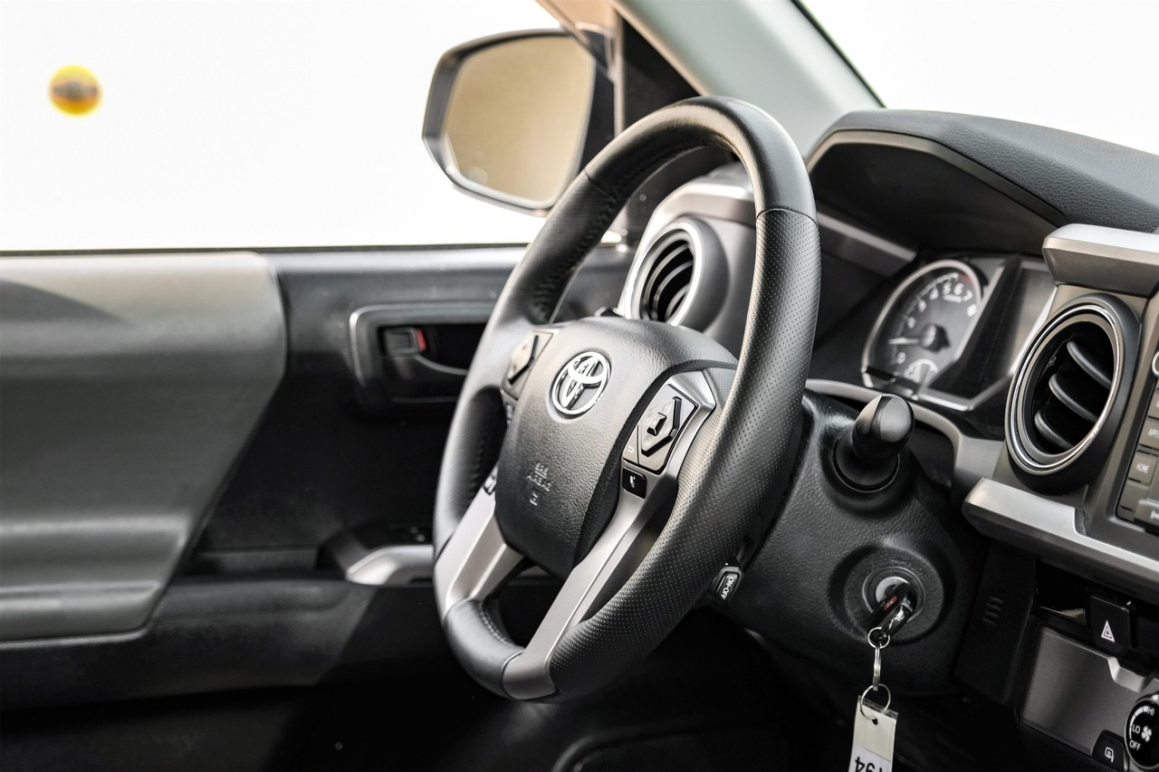 Toyota Tacoma Vehicle Main Gallery Image 12