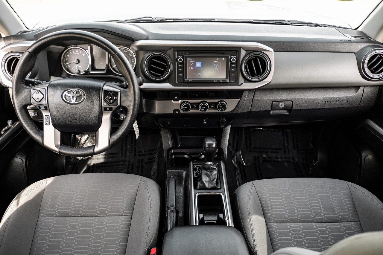 Toyota Tacoma Vehicle Main Gallery Image 13