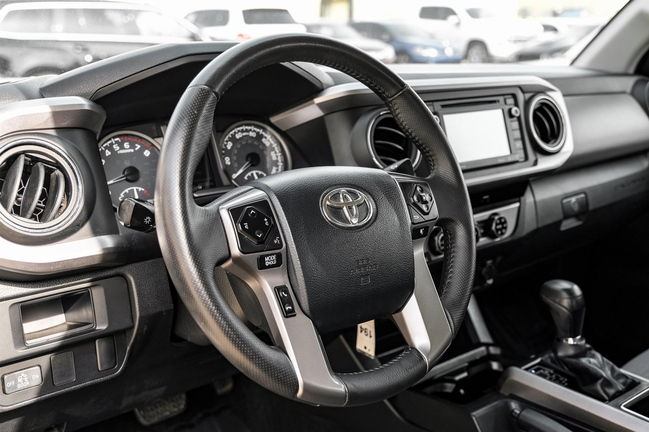 Toyota Tacoma Vehicle Main Gallery Image 14