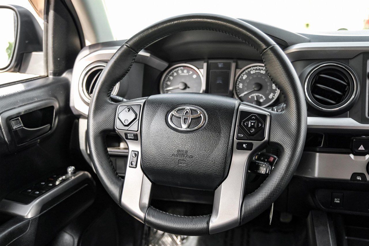Toyota Tacoma Vehicle Main Gallery Image 15