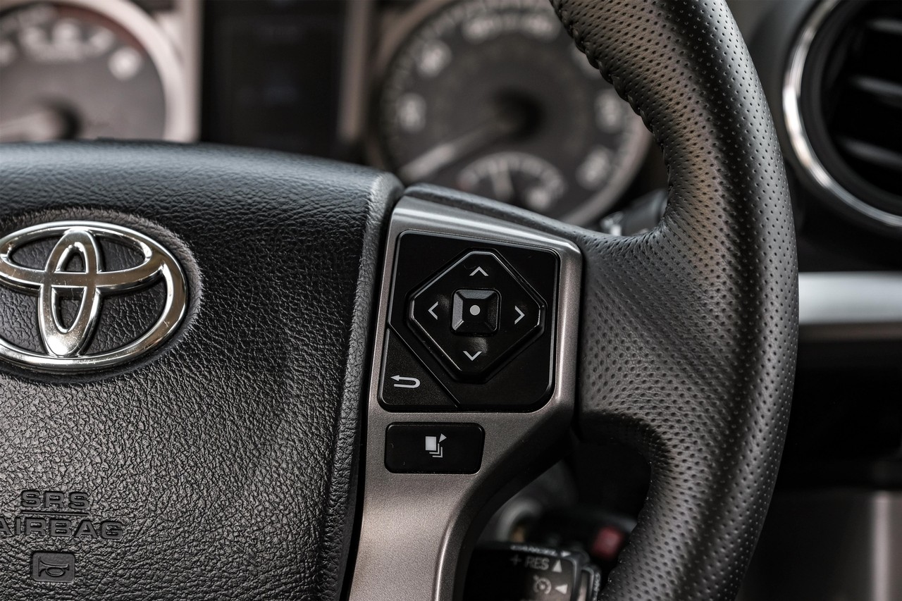 Toyota Tacoma Vehicle Main Gallery Image 17
