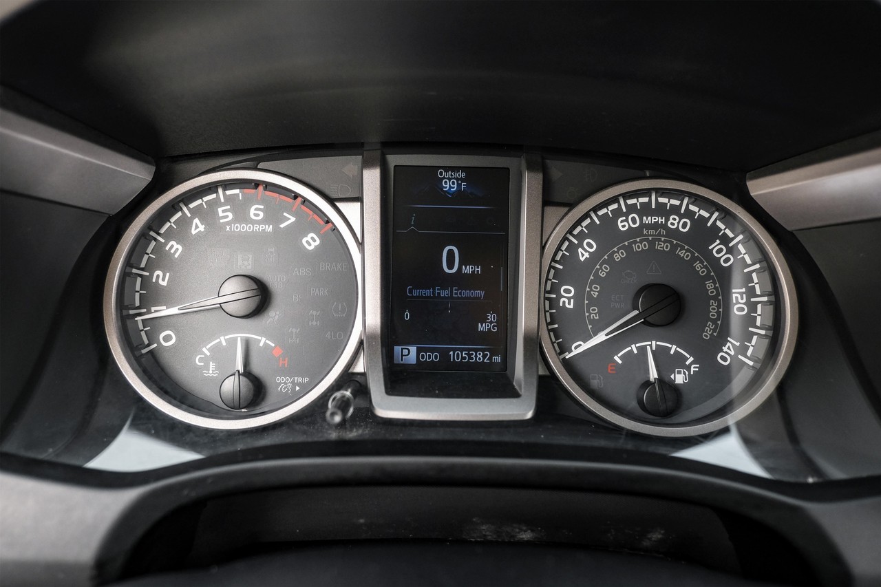 Toyota Tacoma Vehicle Main Gallery Image 18