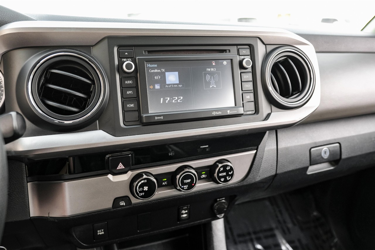 Toyota Tacoma Vehicle Main Gallery Image 22