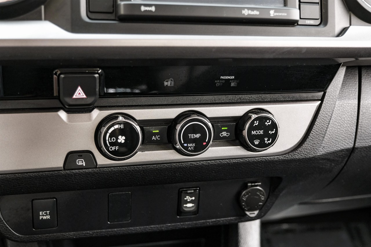Toyota Tacoma Vehicle Main Gallery Image 23