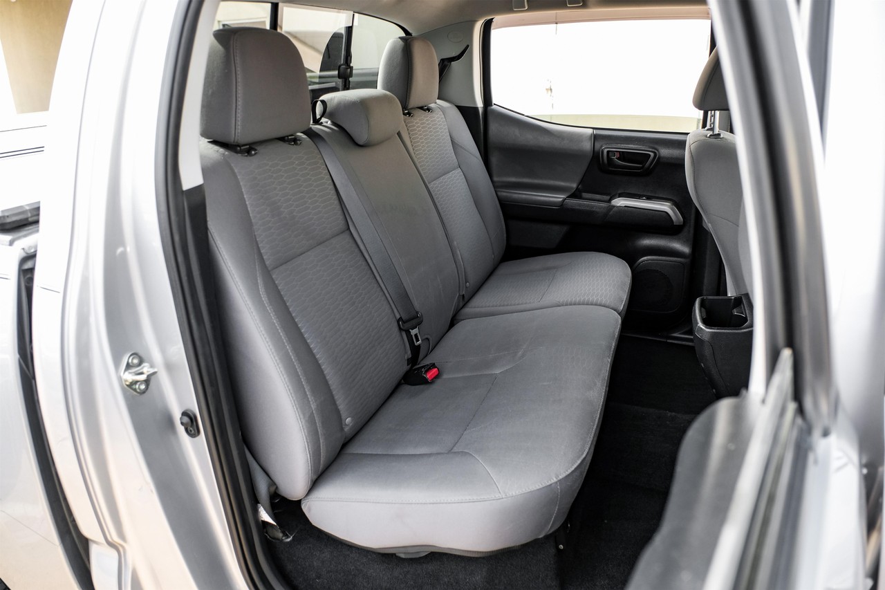 Toyota Tacoma Vehicle Main Gallery Image 30