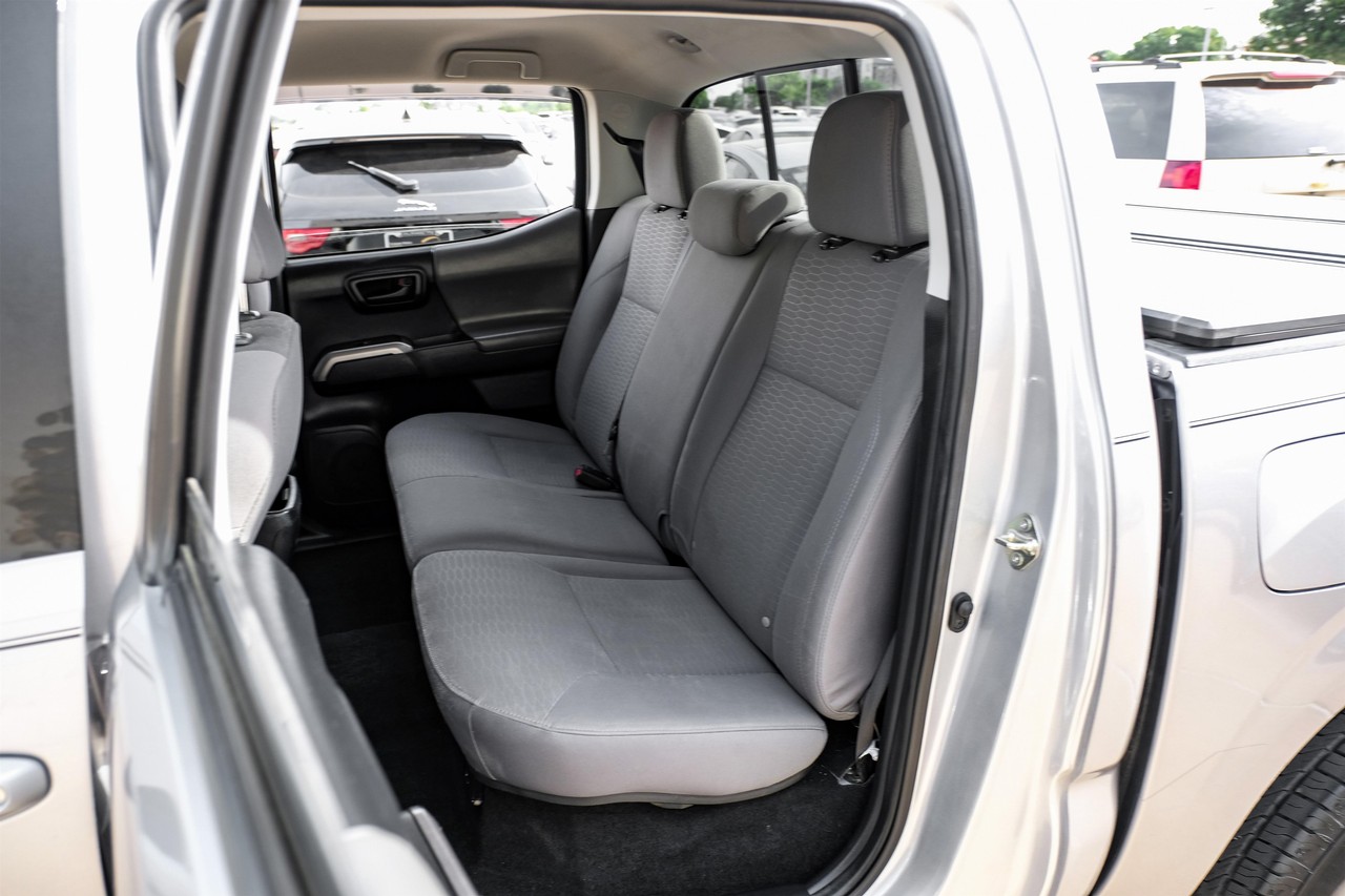 Toyota Tacoma Vehicle Main Gallery Image 33