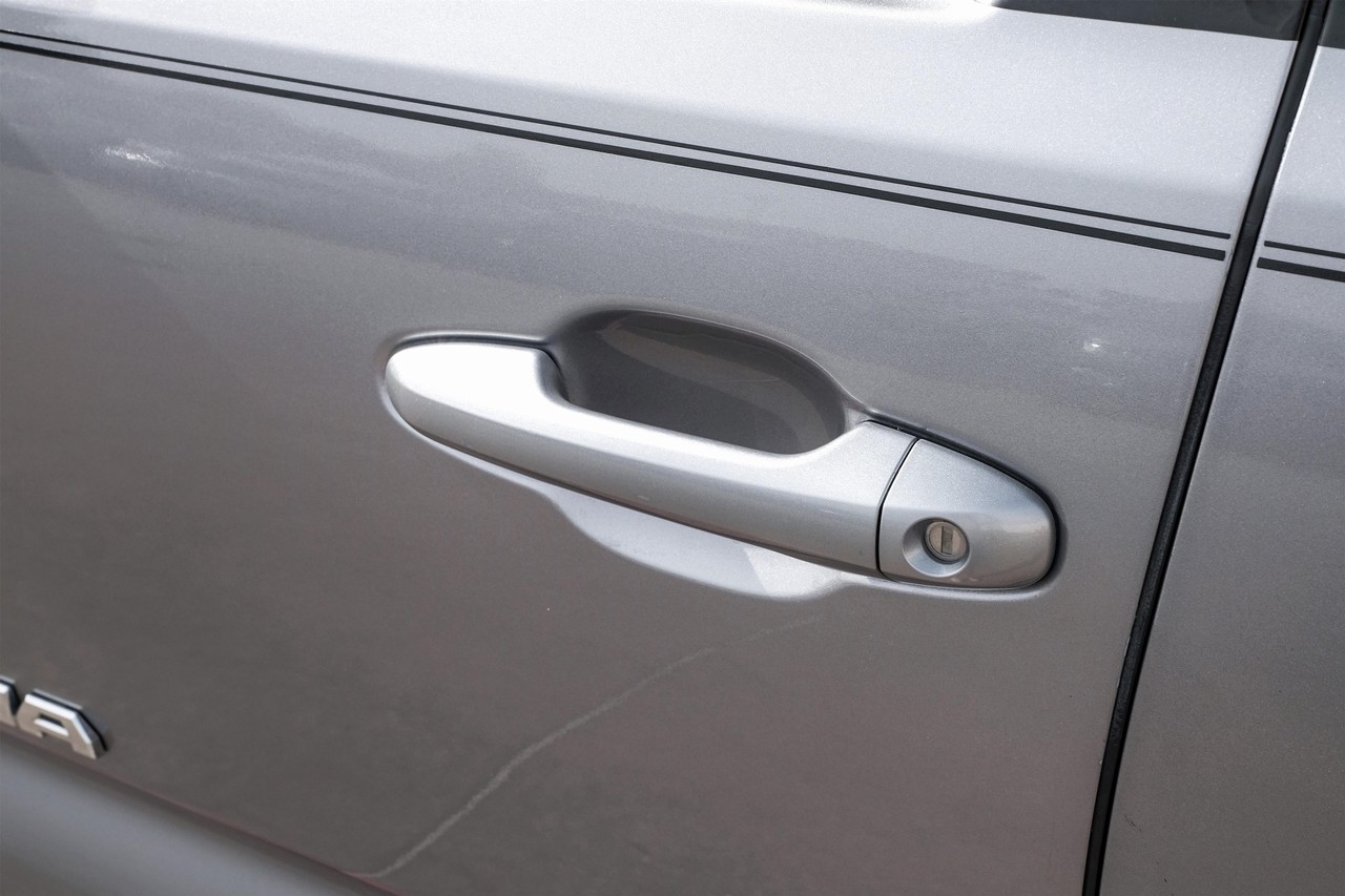 Toyota Tacoma Vehicle Main Gallery Image 34