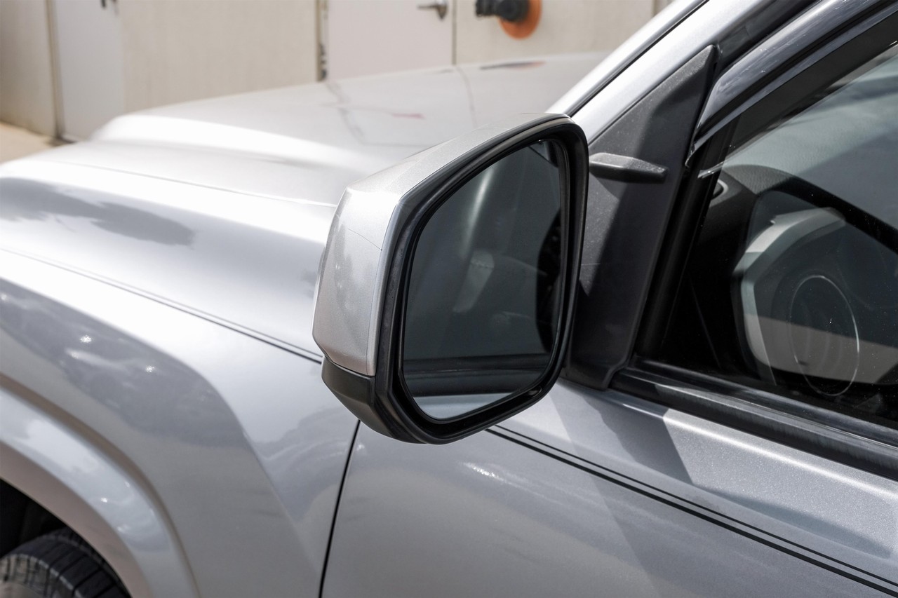 Toyota Tacoma Vehicle Main Gallery Image 35