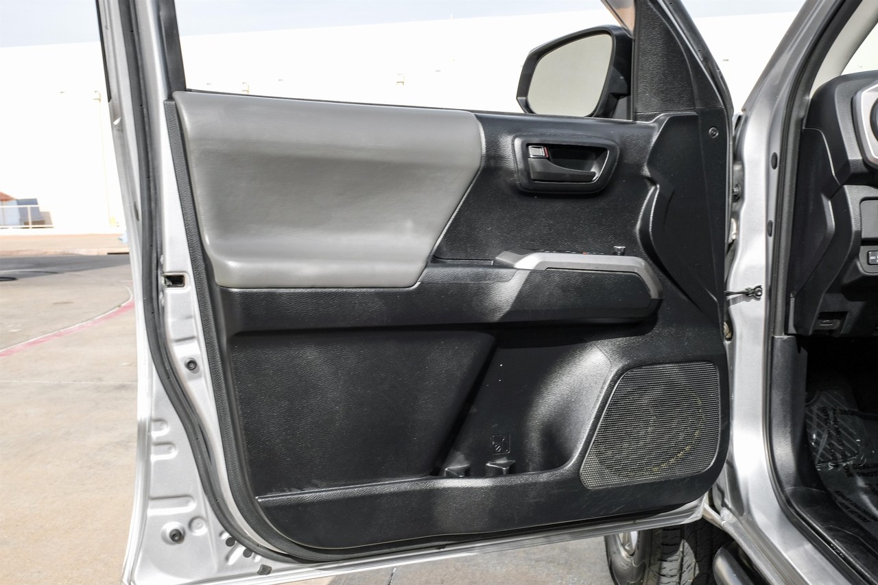 Toyota Tacoma Vehicle Main Gallery Image 36