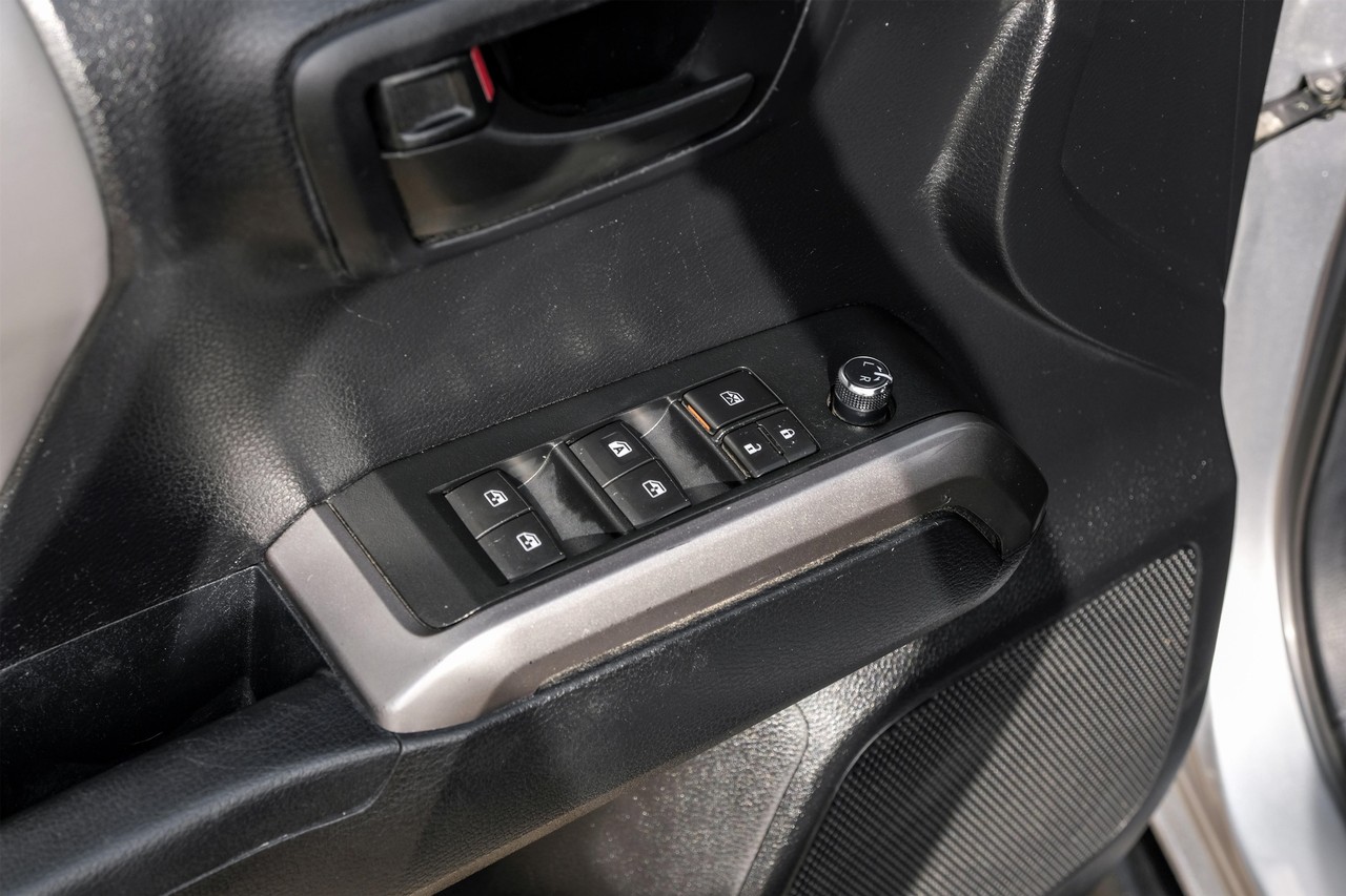 Toyota Tacoma Vehicle Main Gallery Image 37