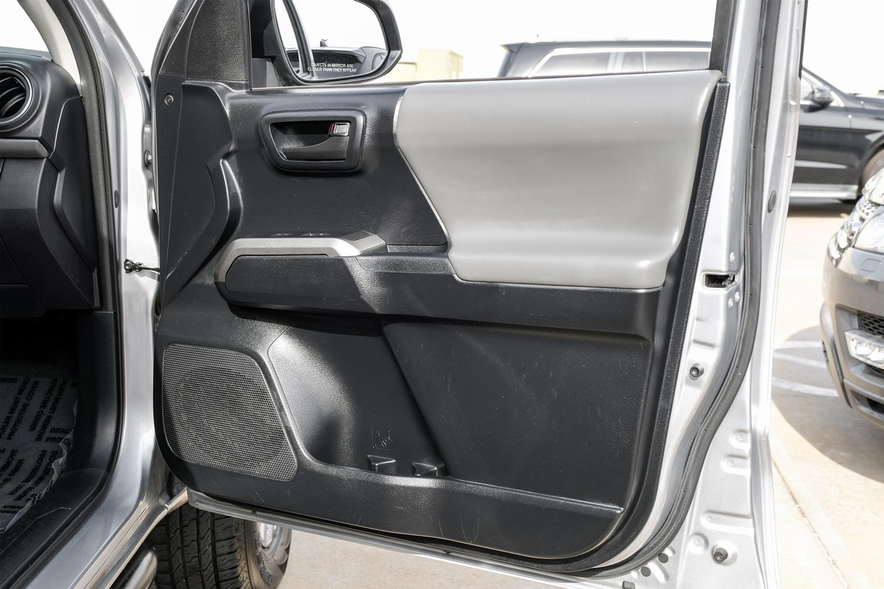 Toyota Tacoma Vehicle Main Gallery Image 38